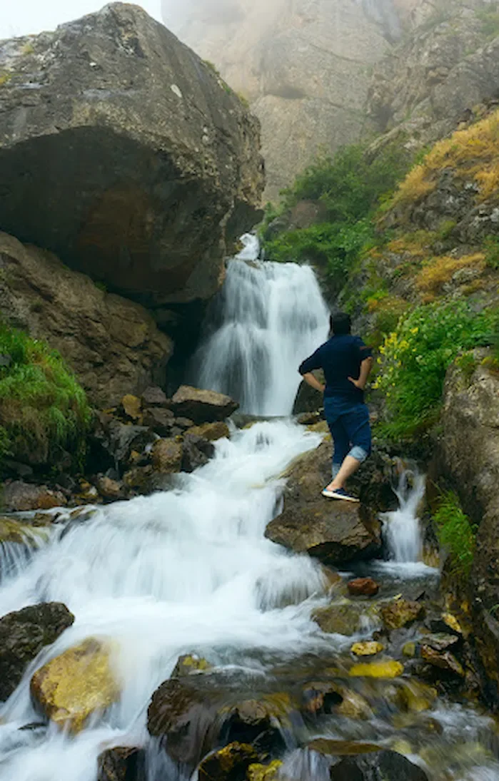 آبشار بارینگنون در روستای ناتر 6837483764385
