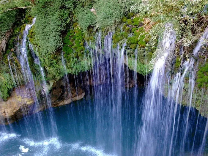 آبشار زیبای هریجان از دیدنی های مرزن آباد 63874863748