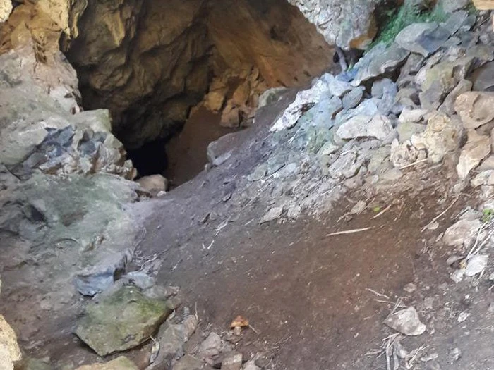 جاذبه غار برار در مرزن آباد 38548354384