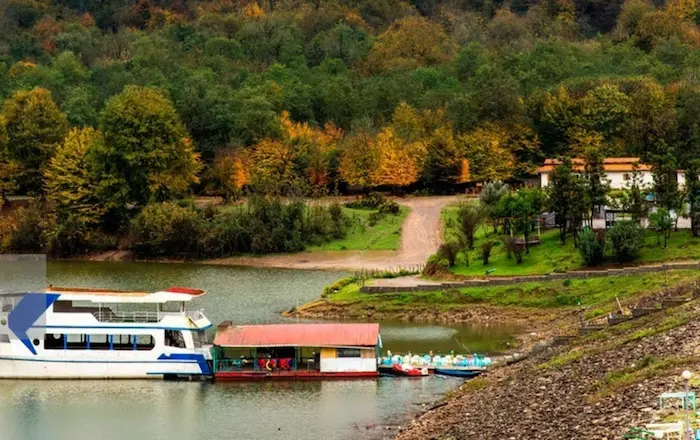 کشتی در دریاچه روستای برنجستانک 785646587